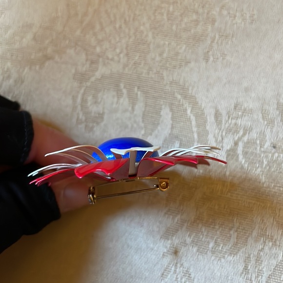 Vintage 1960s red, white and blue enameled flower pin - Picture 7 of 7